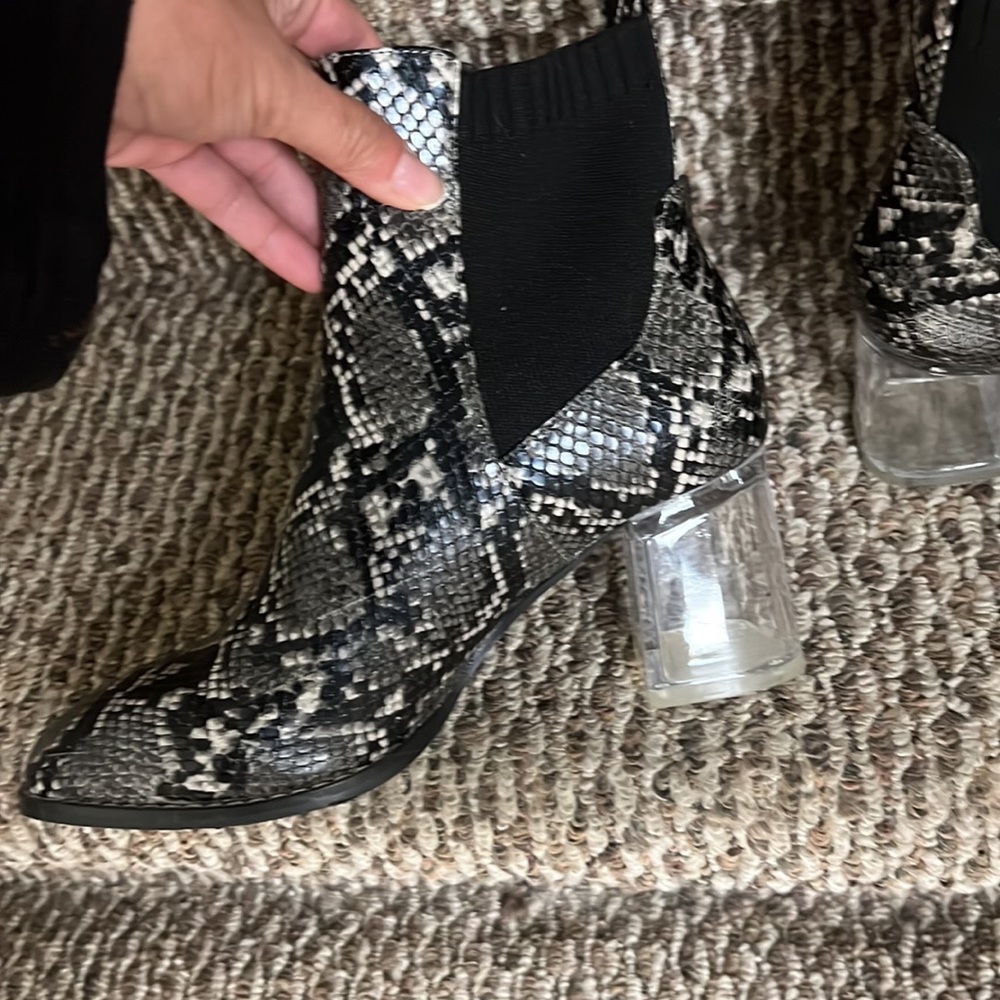 Forever 21 boots - Picture 4 of 6